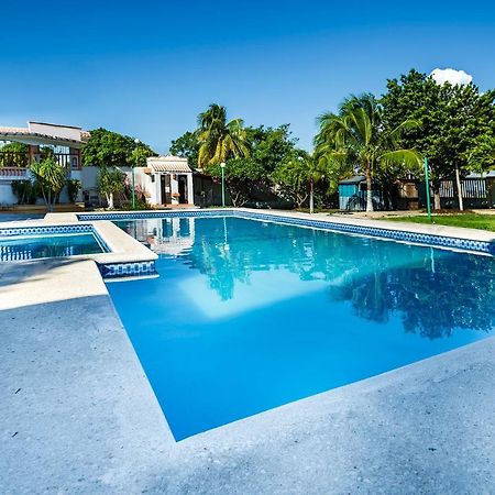 Hotel Capital O Oxtankah,Chetumal Bay Calderitas Esterno foto