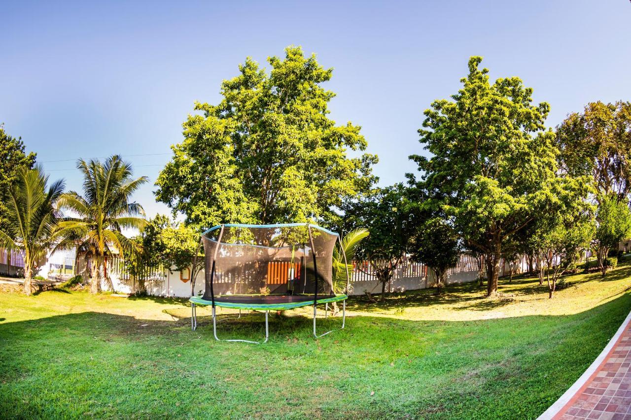 Hotel Capital O Oxtankah,Chetumal Bay Calderitas Esterno foto