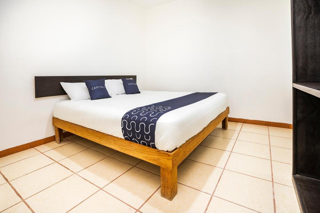 Hotel Capital O Oxtankah,Chetumal Bay Calderitas Esterno foto