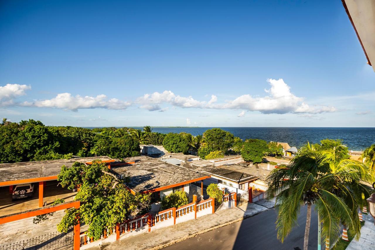 Hotel Capital O Oxtankah,Chetumal Bay Calderitas Esterno foto